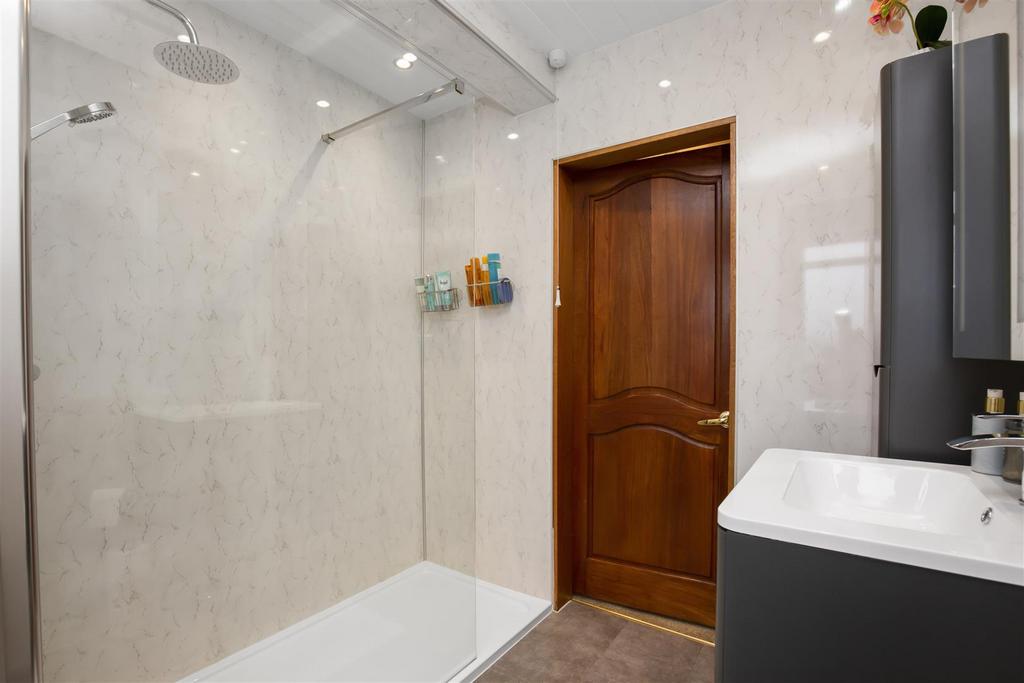 32 Gladstone Place Dunfermline 16.jpg
