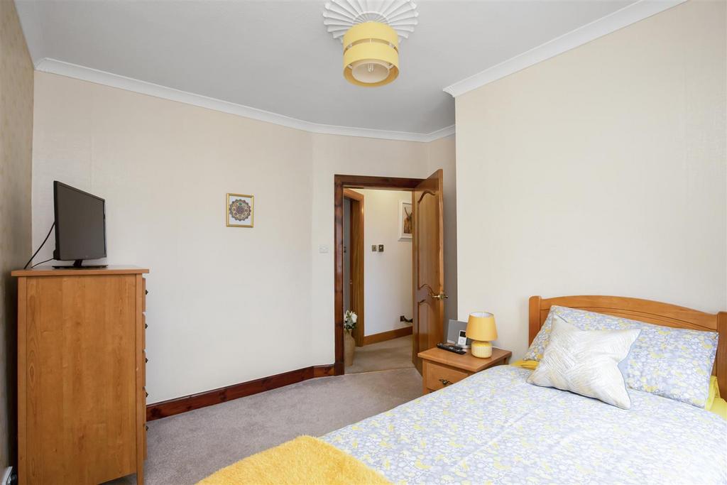 32 Gladstone Place Dunfermline 14.jpg
