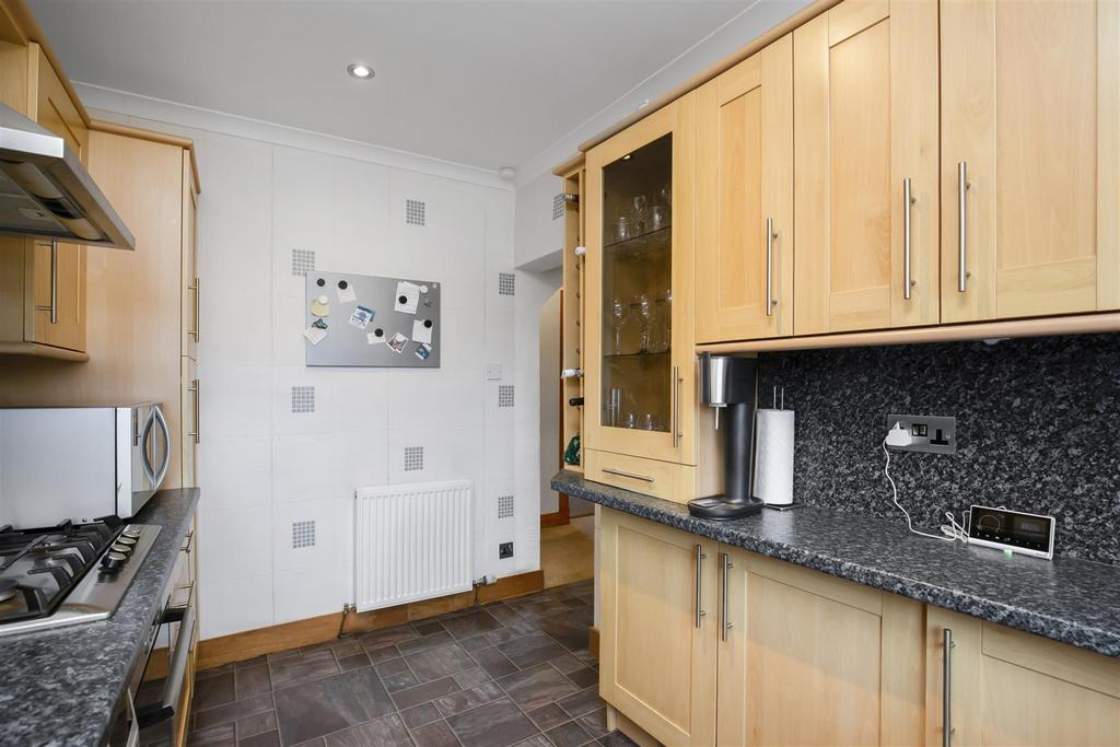 32 Gladstone Place Dunfermline 10.jpg