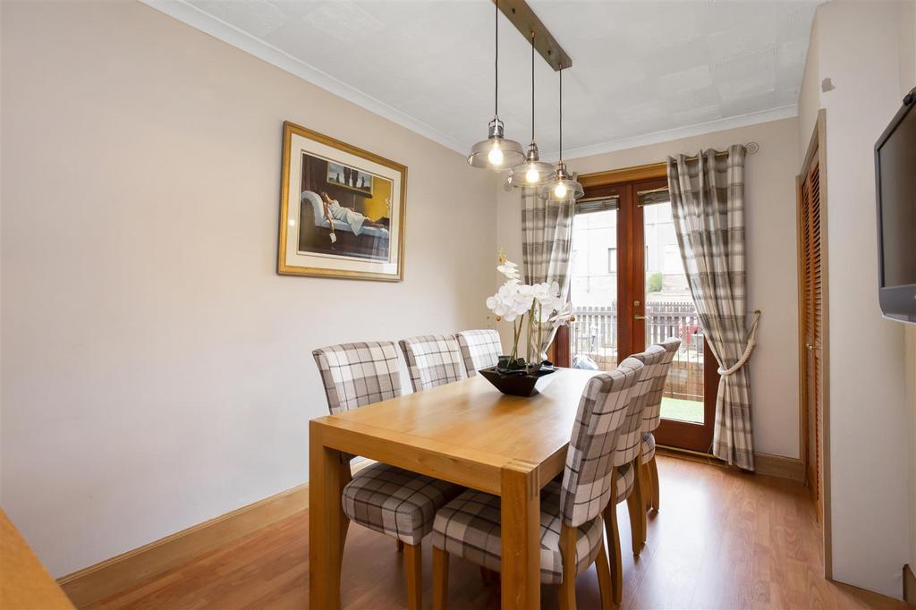 32 Gladstone Place Dunfermline 17.jpg