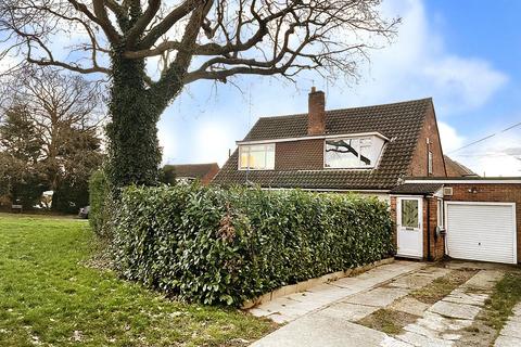 4 bedroom semi-detached house for sale - Horley, Surrey, RH6