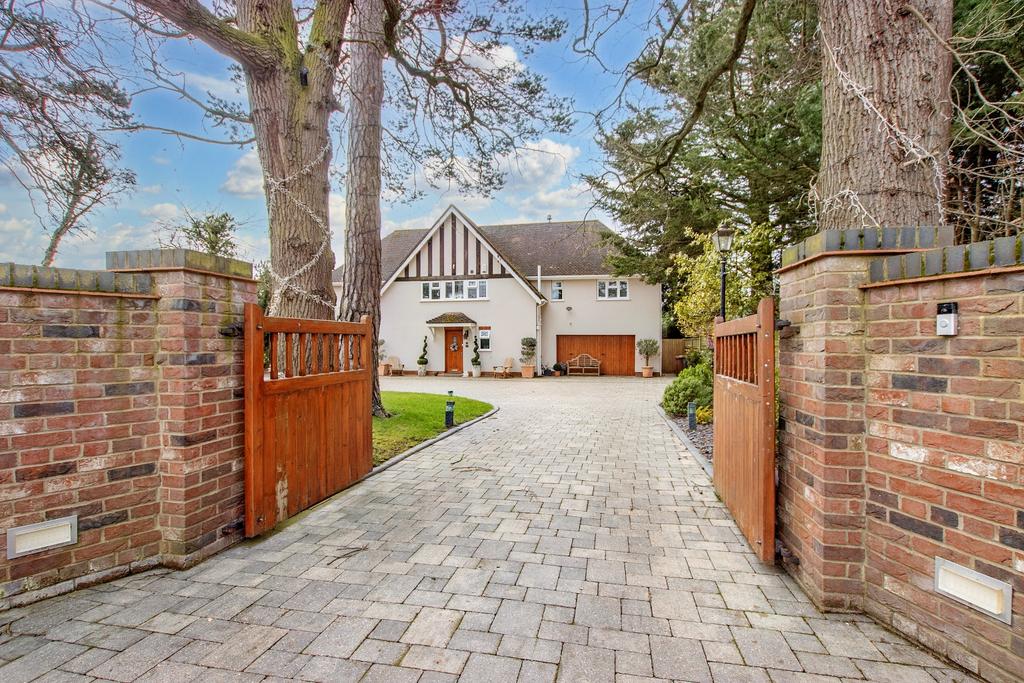 Priory Lane, South Wootton 5 bed detached house for sale £800,000