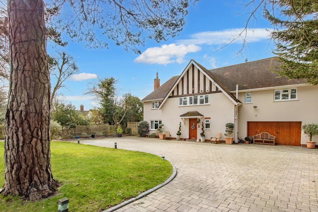 Priory Lane, South Wootton 5 bed detached house £800,000