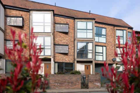 4 bedroom townhouse for sale - Peasholme Court, The Stonebow, York, YO1 7AD