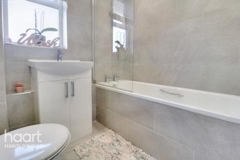 6 Veronica Close, Romford, RM3 8JN