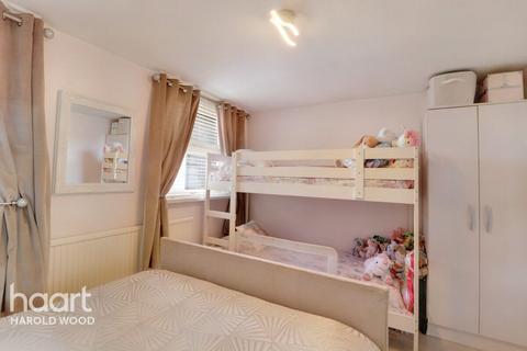 6 Veronica Close, Romford, RM3 8JN