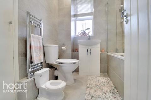 6 Veronica Close, Romford, RM3 8JN