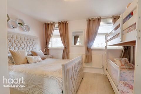 6 Veronica Close, Romford, RM3 8JN