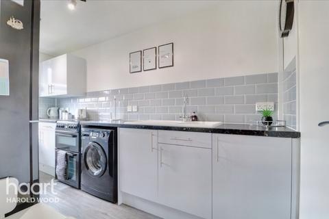 6 Veronica Close, Romford, RM3 8JN