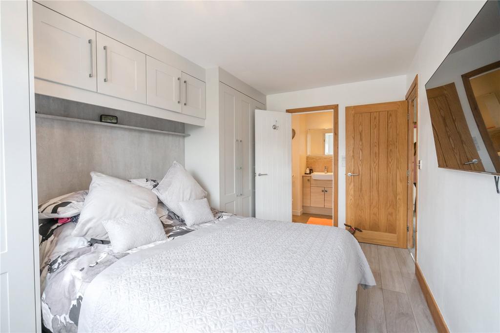 Bedroom 1 (2)