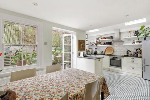 4 bedroom end of terrace house to rent, Edison Road, Crouch End, N8