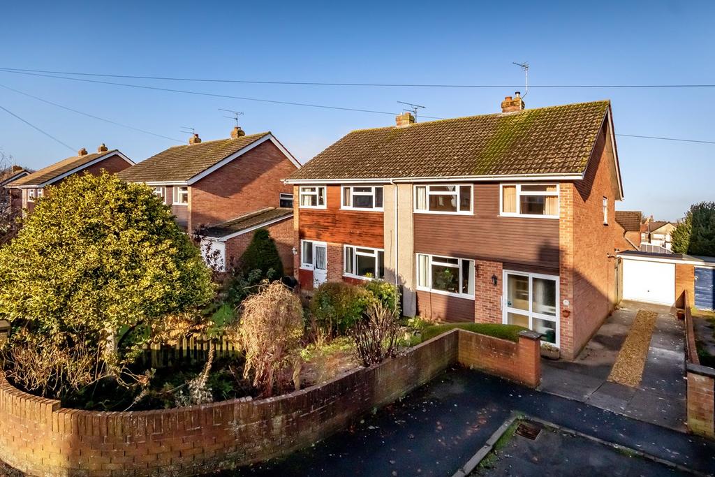 Hounds Close, Chipping Sodbury BS37 3 bed semidetached house £365,000