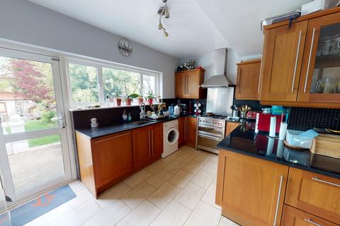 1 bedroom in a house share to rent - Winchmore Hill R4