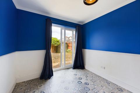 71 Chestnut Road, Northampton, NN3 2JL