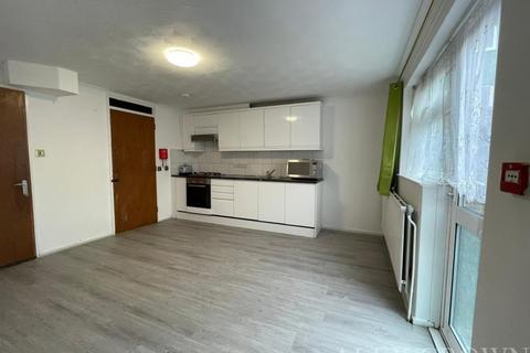 6 bedroom terraced house to rent - Corporation Street, Holloway