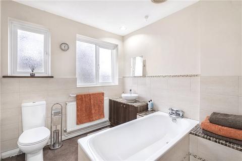 38 Wharncliffe Gardens, London, SE25 6DQ