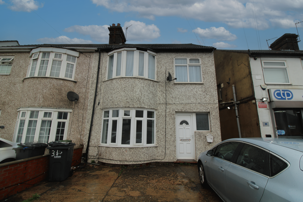 Leagrave Road Luton LU3 1RG 3 bed semidetached house £1,400 pcm (£323 pw)