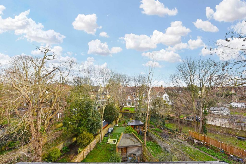 Grange Park, Ealing 3 bed apartment for sale £859,950
