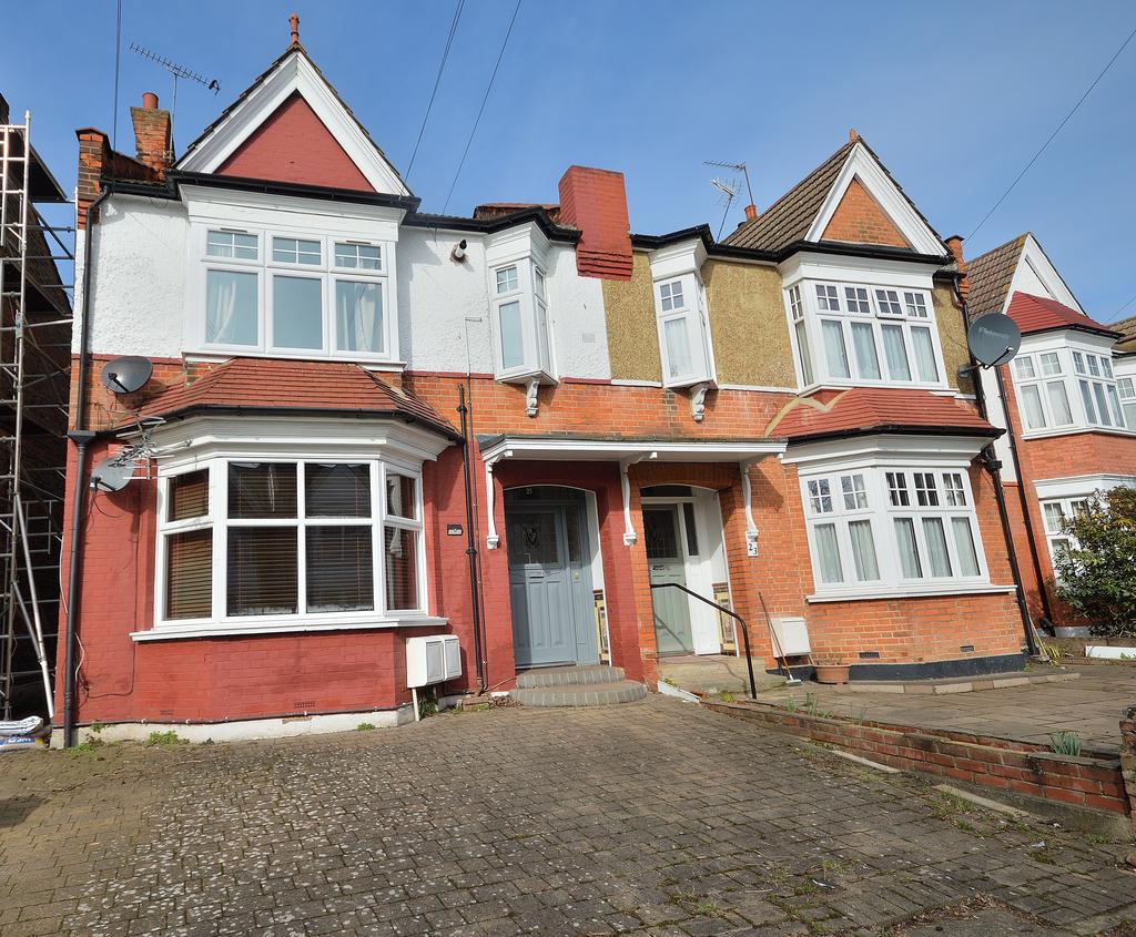 New River Crescent, London N13 1 bed flat £325,000