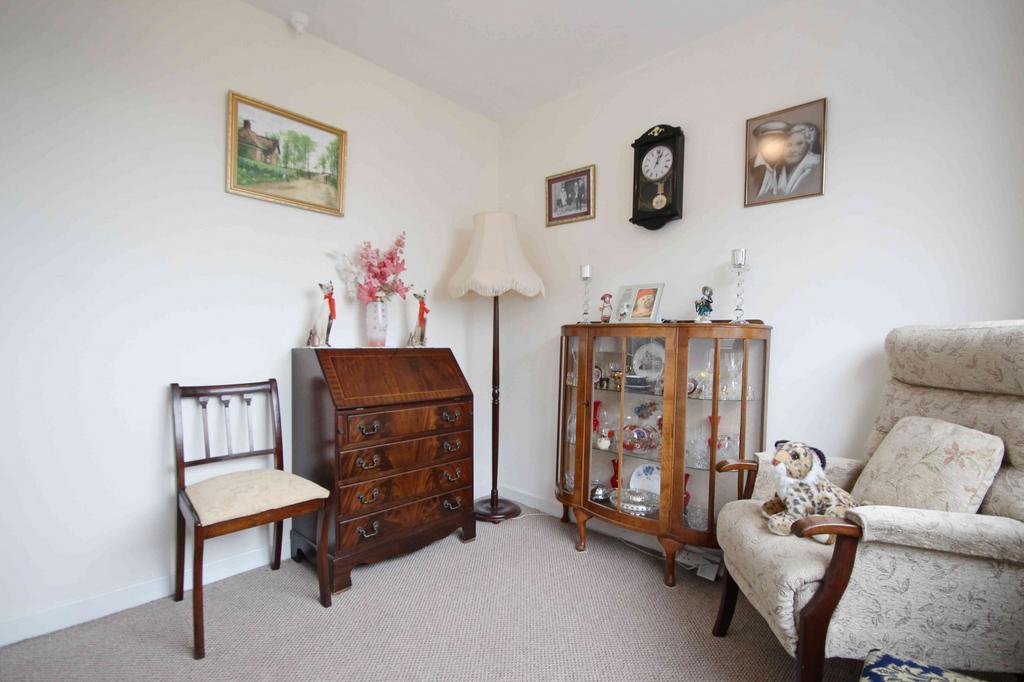 Bedroom 3/Dining Room