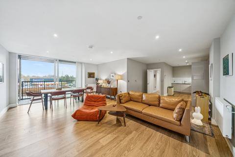 3 bedroom flat to rent, Compass House, Smugglers Way, London