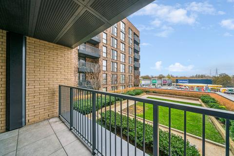 3 bedroom flat to rent, Compass House, Smugglers Way, London