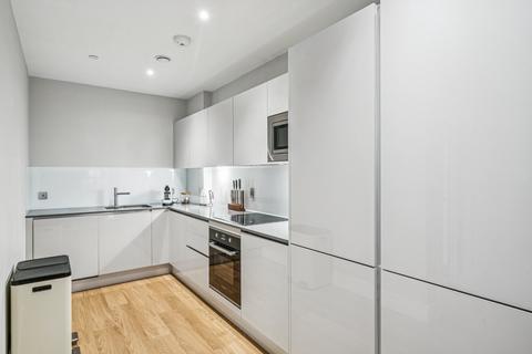 3 bedroom flat to rent, Compass House, Smugglers Way, London