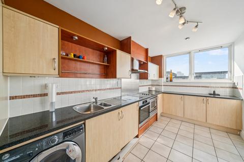 3 bedroom flat to rent, Compass House, Smugglers Way, London
