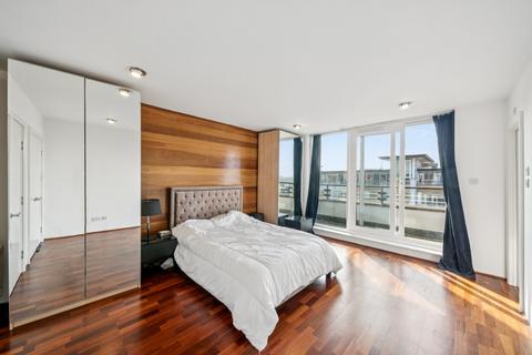 3 bedroom flat to rent, Compass House, Smugglers Way, London