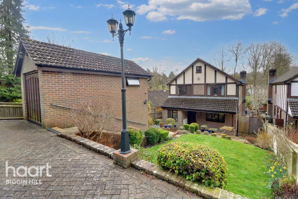 The Grove, Biggin Hill 4 bed detached house £675,000