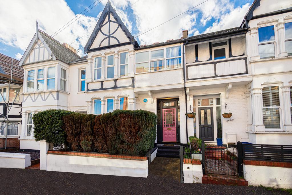 Leighton Avenue, Leighonsea, SS9 4 bed terraced house for sale £625,000