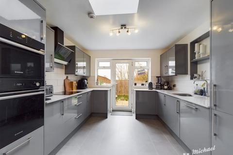 16 Hulbert End, Aylesbury, HP21 9DF