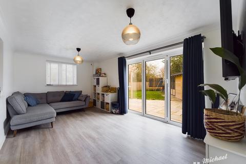 16 Hulbert End, Aylesbury, HP21 9DF