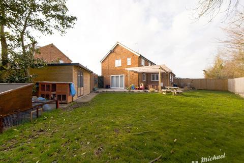 16 Hulbert End, Aylesbury, HP21 9DF