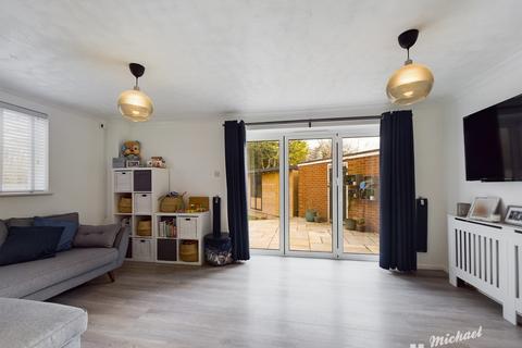 16 Hulbert End, Aylesbury, HP21 9DF