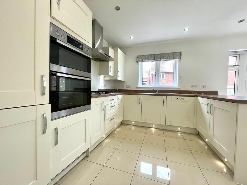 Missenden Street, Newton Leys 5 bed detached house to rent £2,500 pcm