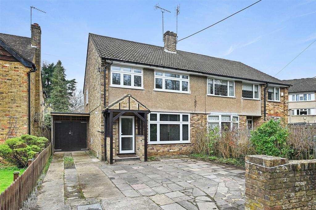Hill End Road, Harefield, Uxbridge... 3 bed semidetached house £
