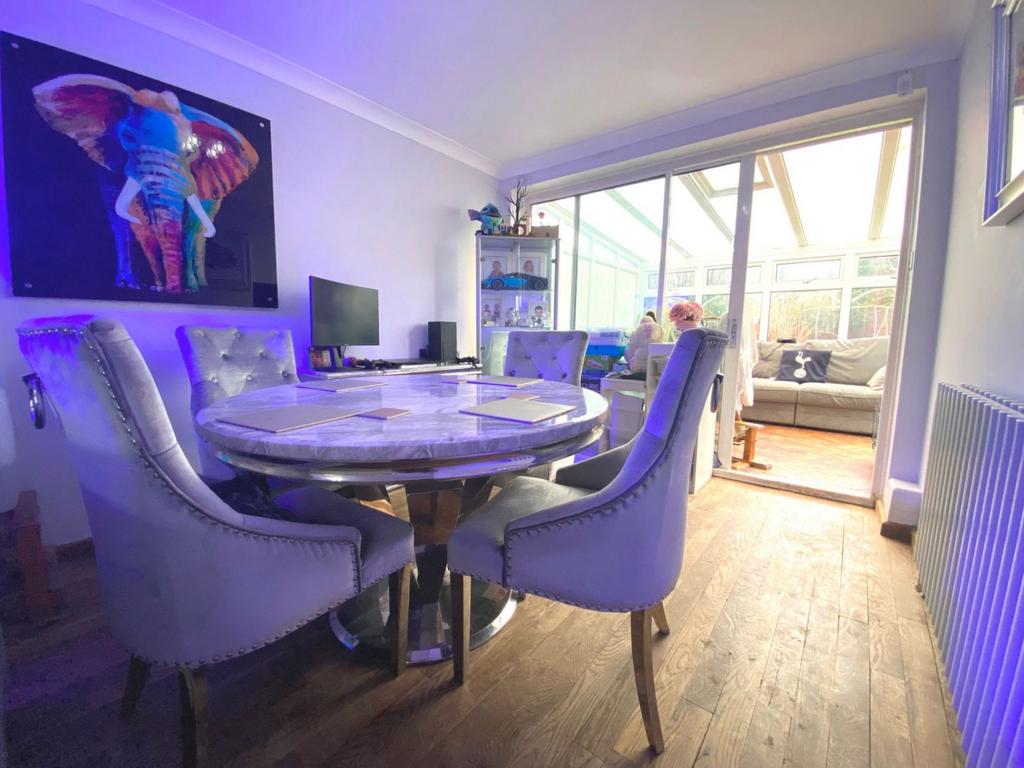 Lounge/dining room