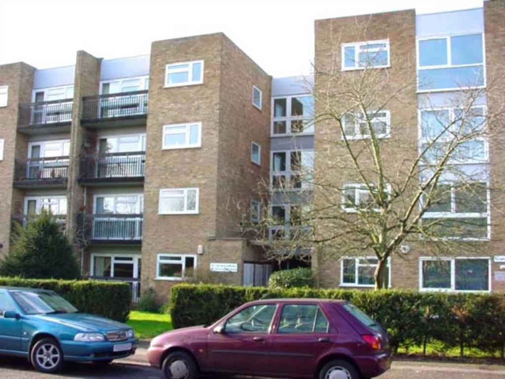 Gloucester Road, Kingston Upon Thames 2 bed flat to rent £1,495 pcm