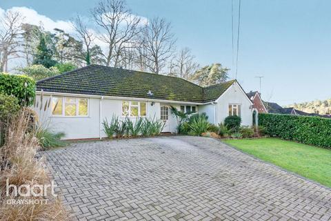 4 bedroom bungalow for sale - Honeysuckle Lane, Headley Down