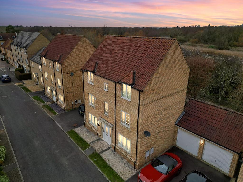 Bailey Way, Peterborough, PE2 5 bed detached house £425,000