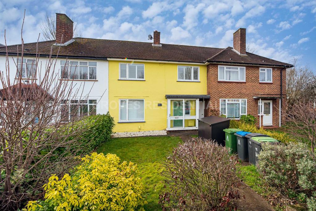 Barton Green, New Malden 3 bed semidetached house £2,900 pcm (£669 pw)