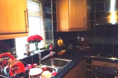 4 bedroom terraced house to rent, Park Grove, Keighley, BD21 3LL