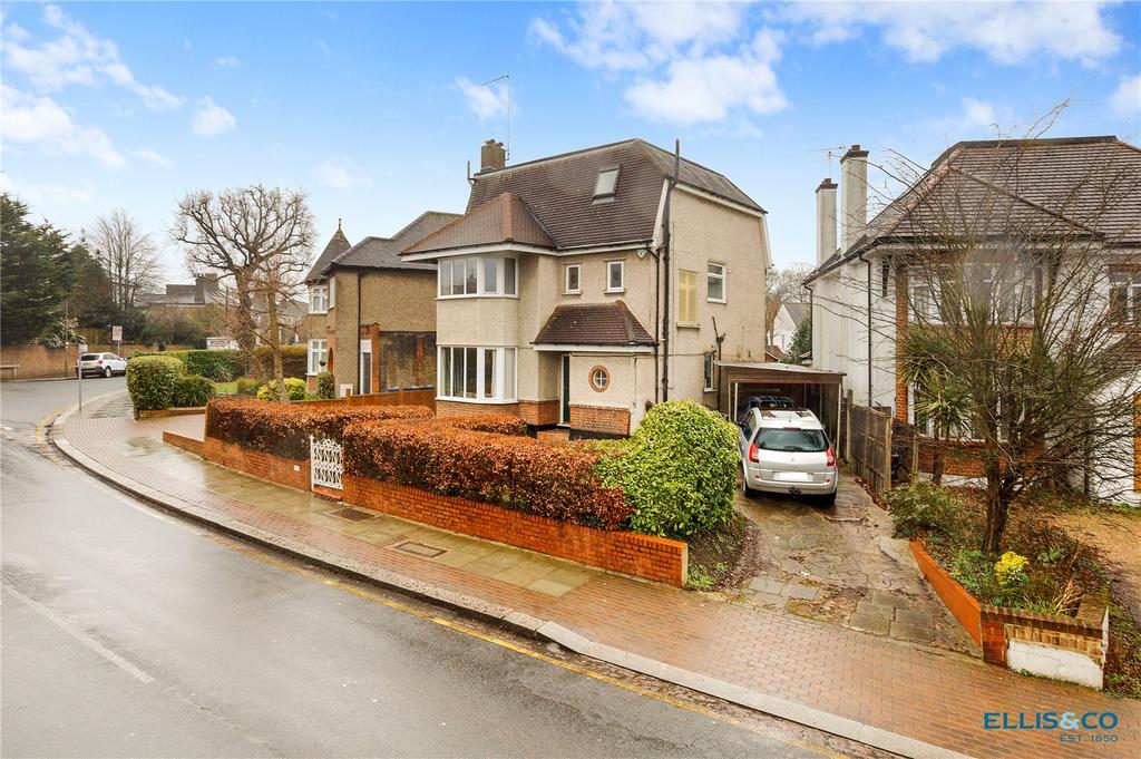 Alexandra Grove, North Finchley, N12 5 bed detached house £1,100,000