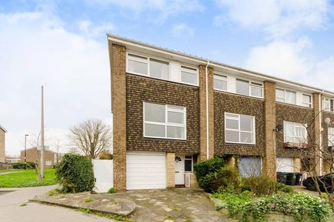 26 Hollman Gardens, London, SW16 3SJ