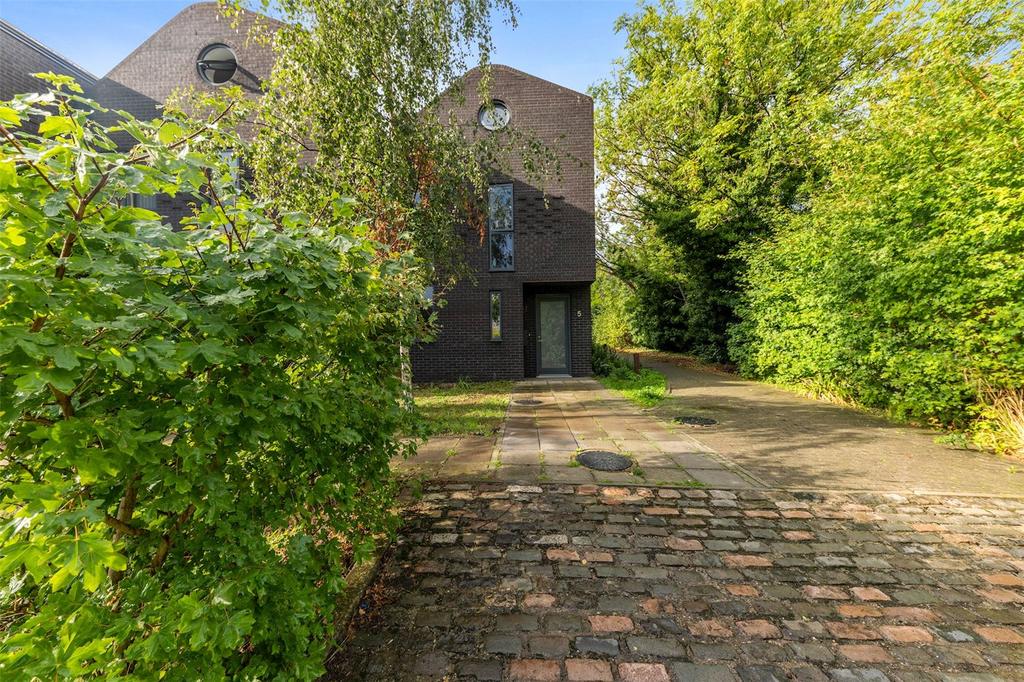 Imperial Road, London, N22 3 bed end of terrace house to rent £3,250