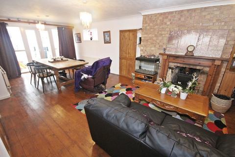 31 Ampthill Road, Flitwick, Bedford, MK45 1AZ