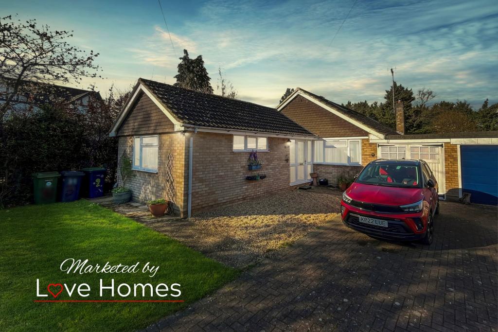 Ampthill Road, Flitwick 4 bed bungalow for sale £500,000