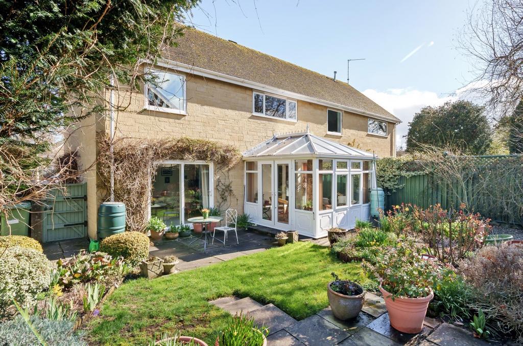 Corinium Gate, Cirencester, Gloucestershire, GL7 3 bed semidetached