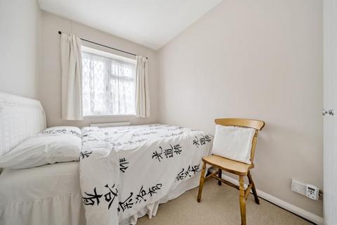 16 The Vale, Hounslow, TW5 9HS